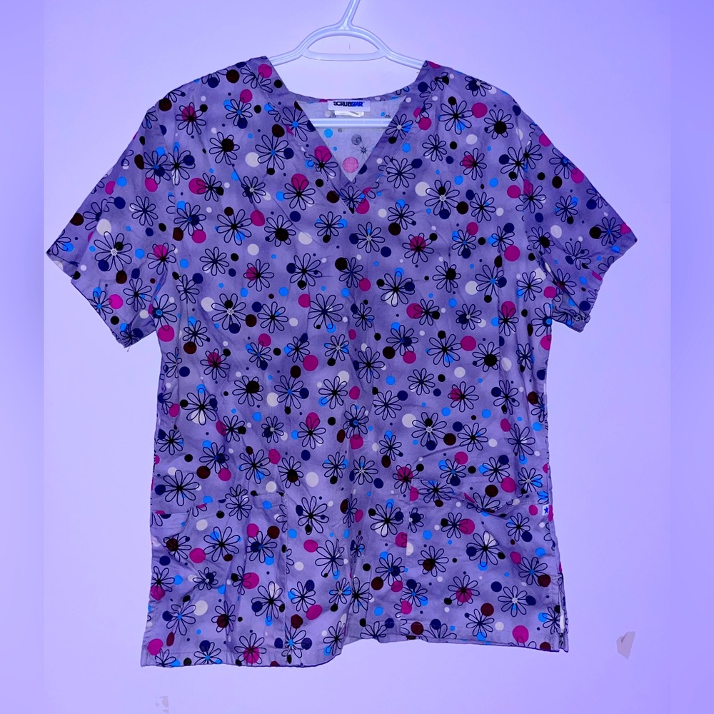🌸Floral Scrub top